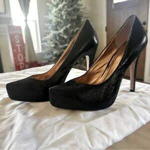 BCBG - 4.5 in Heels Like New